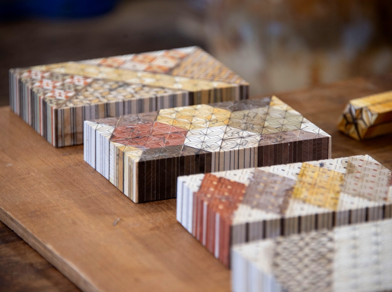 勲六等瑞宝章受章 露木清次創作 箱根寄木細工 引出し チェスト 伝統工芸品 勲六等瑞宝章受章 露木清次創作 箱根寄木細工 小箪笥 伝統工芸品 露木